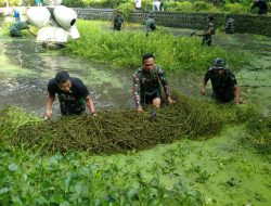 Babinsa Ngadirejo Bersama Warga Gelar Kerja Bakti di Wisata Rohani Goa Maria Sendang Rejo