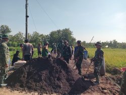 Libur Tanggal Merah Jadi Ajang Gotong Royong, Warga Kauman dan Satgas TMMD Kebut Pengecoran Jalan