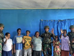 Syukur dan Senyum, Satgas Yonif 521/DY Berikan Pelayanan Gratis di Distrik Kobakma