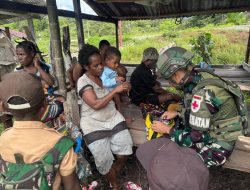 Binter TNI Peduli Kasih Sayang, Satgas Yonif 521/DY Berikan Pelayanan Kesehatan Gratis Bagi Warga Distrik Benawa