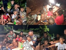 Malam Minggu, Satgas TMMD Ke-128 Kodim 1801/Manokwari Nonton Bersama Anak-Anak Kampung Tanah Rubuh