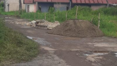 Empat Tahun Dikepung Banjir, Warga Meritai Anggrek Patungan Bangun Gorong-gorong dan Cor Jalan