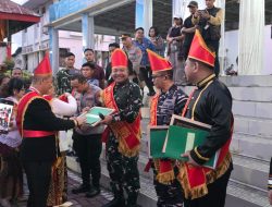 Dandim 1310/Bitung Terima Pengukuhan Gelar Adat Tonsea Minahasa pada Parade Nusantara Kota Bitung Peringati Harkitnas Ke-118 Tahun 2026
