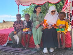 Kedekatan Ibu Pangdam dan Ibu Wakil Bupati Warnai Penutupan TMMD ke-128 di Kampung Tanah Rubuh