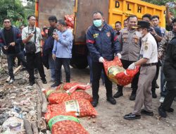 Bareskrim Polri Musnahkan Ribuan Kilogram Bawang Impor Ilegal dari Jalur Tikus Perbatasan Malaysia