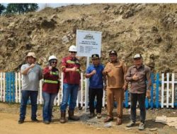 PT PAM Mineral Tbk Bangun Pagar Jalan Desa di Laroenai, Wujud Komitmen PPM Pilar Infrastruktur