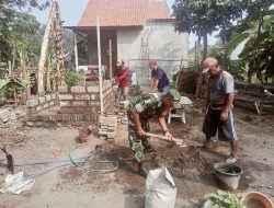 Kerja Bakti Bangun MCK Babinsa Gandean Bersama Warga, Tingkatkan Kesehatan Lingkungan