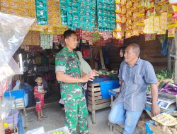 Babinsa Pirak Timu Monitoring Harga Sembako di Pasar Tradisional