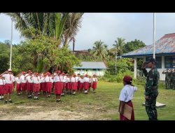Pos Konja Satgas Pamtas RI–PNG Kewilayahan Yonif 763/SBA Laksanakan Upacara Bendera Bersama Siswa SD YPPK Santo Petrus Yarat Konja