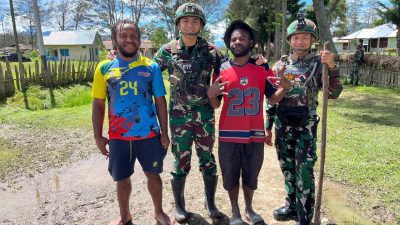 Bangun Solidaritas Bersama Rakyat, Satgas Yonif 521/DY Gelar Gotong Royong di Distrik Bolakme