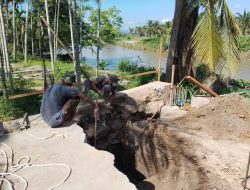 Tembus Isolasi Antarkabupaten, Kodim 0103/Aut Pacu Jembatan Gantung Rambong Payong