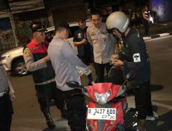 Wakapolres Jakbar Pimpin Patroli Mobile dan Razia Kejahatan Jalanan Dini Hari