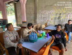 Polisi Sambangi Warga yang Sedang Bersantai, Ingatkan Waspada Modus Kejahatan Berkedok Tanya Alamat