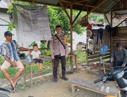 Pererat Silaturahmi dengan Warga, Bhabinkamtibmas Manfaatkan Hari Minggu untuk Sambang Dialogis