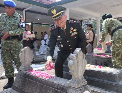 Peringati Harkitnas Kodim Sleman Ziarah Ke Makam Dr.Wahidin Soediro Hoesodo