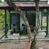 Satgas TMMD ke 128 Kodim 1801/Manokwari Berikan Pengecatan Akhir untuk MCK yang Lebih Indah