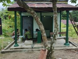 Satgas TMMD ke 128 Kodim 1801/Manokwari Berikan Pengecatan Akhir untuk MCK yang Lebih Indah