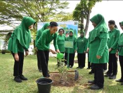 Danrem 031/WB Bersama Ketua Persit KCK Koorcab Rem 031 PD XIX/TT Gelorakan Gerakan Penghijauan