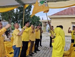 Dr Darlian Pone Lantik Ketua PK Terpilih Hasil Muscam Partai Golkar Negeri Agung