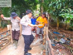 Bulan Bakti Bhayangkara ke-80, Polres OKI Perbaiki Jembatan Merah Putih Desa Jermun yang Rusak 60 Persen Bersama Warga dan Brimob