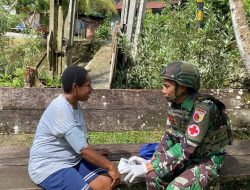 Berbuat Tulus dan Ikhlas, Satgas Yonif 521/DY Gelar Pelayanan Kesehatan Gratis Keliling di Kampung Muaranawa