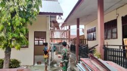 Babinsa Posramil Muara Dua Dampingi Revitalisasi SD Negeri 4, Progres Capai 47 Persen