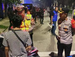 Patroli Gabungan Polres Jakbar Amankan Pemuda Membawa Sajam Jenis Golok Saat Razia Jumat Dini Hari