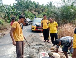 Lewat Program BELIDA, Polsek Jayaloka Perbaiki Tanggul Jembatan demi Keselamatan Warga Purwodadi