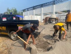Program BELIDA Sentuh Warga, Polsek Jayaloka Perbaiki Tanggul Jembatan yang Rusak di Purwodadi