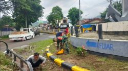 Babinsa dan Warga Jaga Pesona Pantai Prigi di Trenggalek