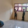 Revitalisasi SD Negeri 4 Muara Dua Terus Berjalan, Posramil Muara Dua Dampingi Pekerjaan