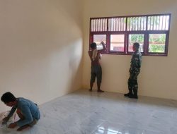 Revitalisasi SD Negeri 4 Muara Dua Terus Berjalan, Posramil Muara Dua Dampingi Pekerjaan