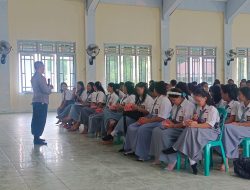 Polisi Berikan Penyuluhan Bahaya Narkoba dan Kenakalan Remaja di SMA Arastamar Ngabang