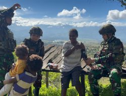 Sentuhan Kasih untuk Papua Satgas Yonif 521/DY Binter Tebar Kepedulian Berikan Pelayanan Kesehatan Gratis bagi Warga Distrik Napua