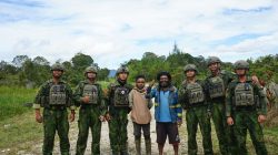 TNI AL Satgas Yonif 2 Marinir dan Kodim 1703/Deiyai Bersinergi Bangun Harapan Warga Melalui Jembatan Garuda
