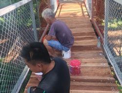Kejar Target, Pembangunan Jembatan Perintis Garuda Desa Sawangan-Minut Masuki Tahap Pemasangan dan Pengecatan Pagar