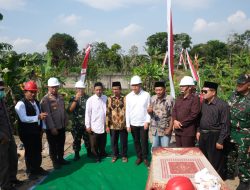 Akselerasi Pembangunan, Dandim 0808/Blitar Bersama Forkopimda Letakkan Batu Pertama Jembatan Garuda Sungai Ratu