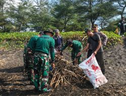 Koramil Pesanggaran Aktif Turun Gotong Royong Kerja Bakti Kebersihan Pantai Persiapan Dalam Rangka Ancara Petik Laut 1 Suro Pantai Lampon