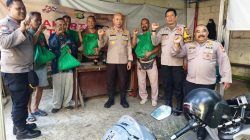 Empati Terhadap Sesama “Jaga Bekasi On The Spot” Kapolsek Pondok Gede Bagikan Paket Sembako di Jatibening Baru