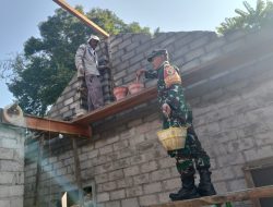 Wujudkan Hunian Layak, Babinsa Pakunden Bersama Warga Gotong Royong Renovasi Rumah RTLH