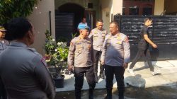 Kapolres Metro Bekasi Kota Laksanakan Anjangsana dan Berikan Bantuan kepada Anggota yang Sakit