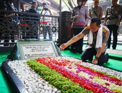 Kapolri Kenang Jejak Reformasi Gus Dur Melalui Ziarah di Tebuireng Jelang Hari Bhayangkara ke-80