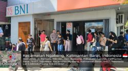 Humanis! Di Sela Warga Berbondong Menabung, Polisi Hadir Menyapa dan Beri Rasa Aman