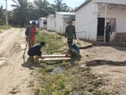 Danramil dan Warga Kompak Benahi Lingkungan Huntara Rumoh Rayeuk