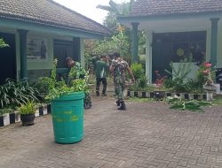 Sinergi dan Jaga Kebersihan, Bati Tuud Pimpin Kerja Bakti Pembersihan Pangkalan Koramil 0825/09 Tegaldlimo