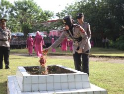 Ziarah dan Tabur Bunga di Makam Pahlawan Juang Landak, Polres Landak Kenang Jasa Para Pahlawan Jelang Hari Bhayangkara ke-80