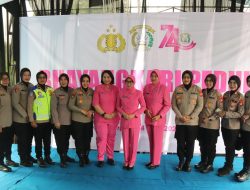 Polwan Polda Metro Jaya Hadir Bantu Warga Bojongsari Lewat Air Bersih dan Sembako