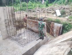 Babinsa Tinjau Pembangunan Jembatan Perintis, Harapan Warga Cot Bada Kian Nyata