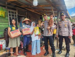 Sambut Hari Bhayangkara ke-80, Polsek Sukarami dan Bhayangkari Salurkan 50 Paket Sembako kepada Warga Kampung Pemulung