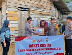 Dalam Rangka Peringatan Hari Bhayangkara ke-80, Kapolsek Simpang Pematang Laksanakan Bhakti Sosial dan Bagikan Bantuan Sembako